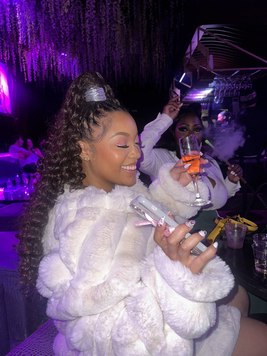 _thatbad1's tweet image. ever lost a real one? you dropped the ball babyyyyy 🎆 #TheBaddestGoat ❄️