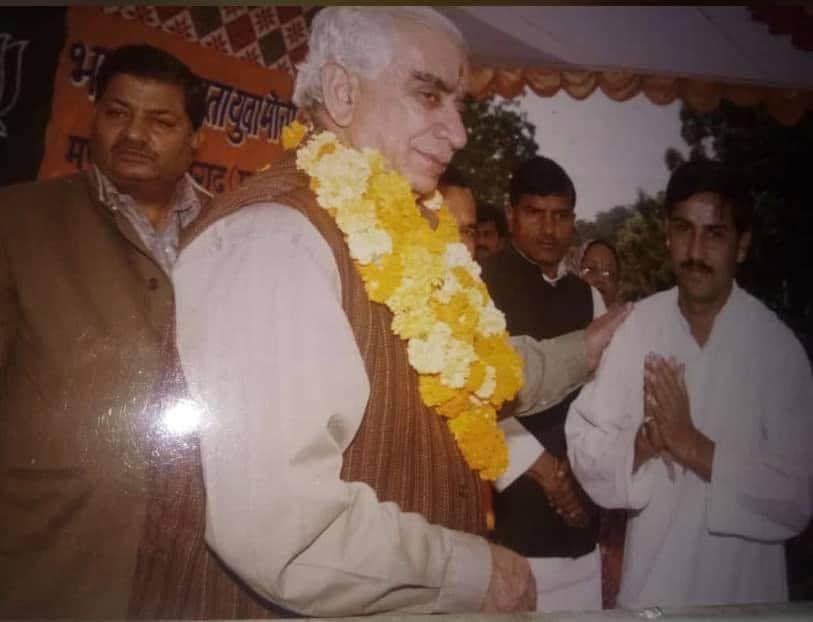 भाजपा के संस्थापक सदस्य व पूर्व केंद्रीय मंत्री श्री जसवंत सिंह जी जसोल की जयंती पर उन्हें कोटि-कोटि नमन।

राष्ट्र व प्रदेश के विकास और समाज की सेवा हेतु किये अपने अभूतपूर्व कार्यों व प्रयासों के लिए आप सदैव स्मरणीय रहेंगे।