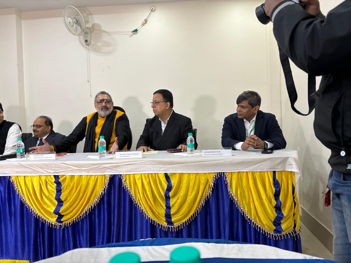 JuteBoard's tweet photo. Shri Giriraj Singh, Hon’ble Minister of Textiles, GoI, inaugurates Mini Carding , Drawing & Spinning Frame developed under the R&D Project of NJB, MoT, GoI on 03/01/2025.
A Move to help increase #jute intake in production of Jute Diversified Products (#JDPs) in the MSME sector https://t.co/UOtRa69CcI