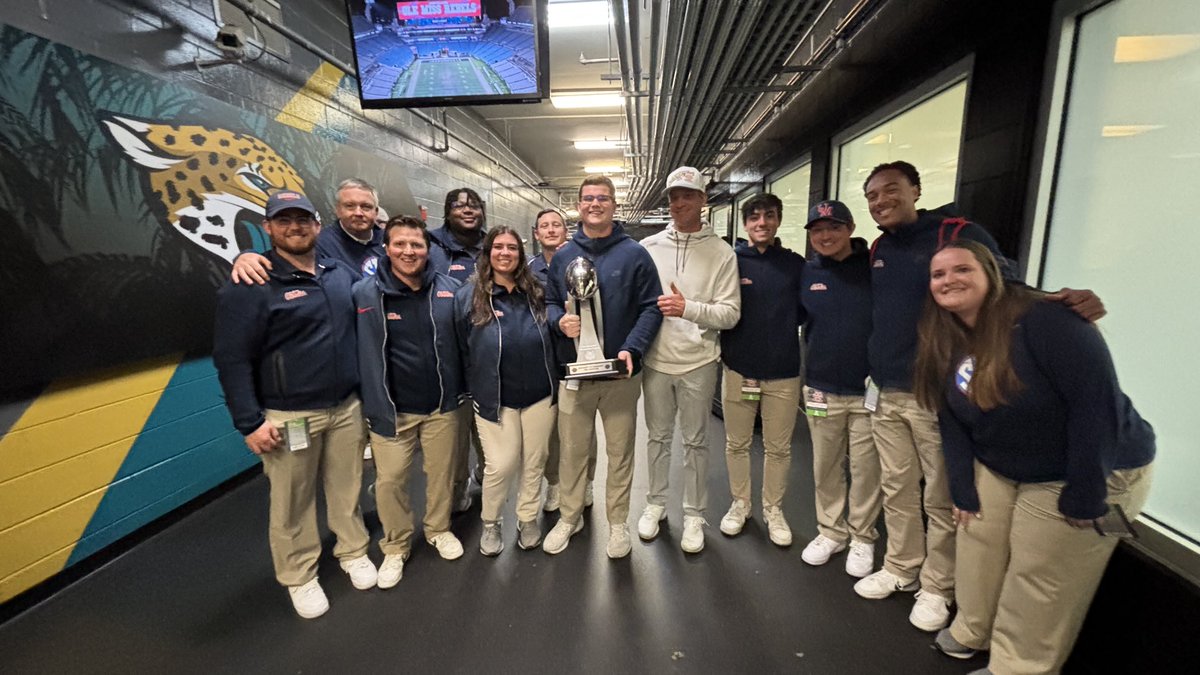 Lane_Kiffin's tweet image. The real team!! ⁦@OleMissVideo⁩