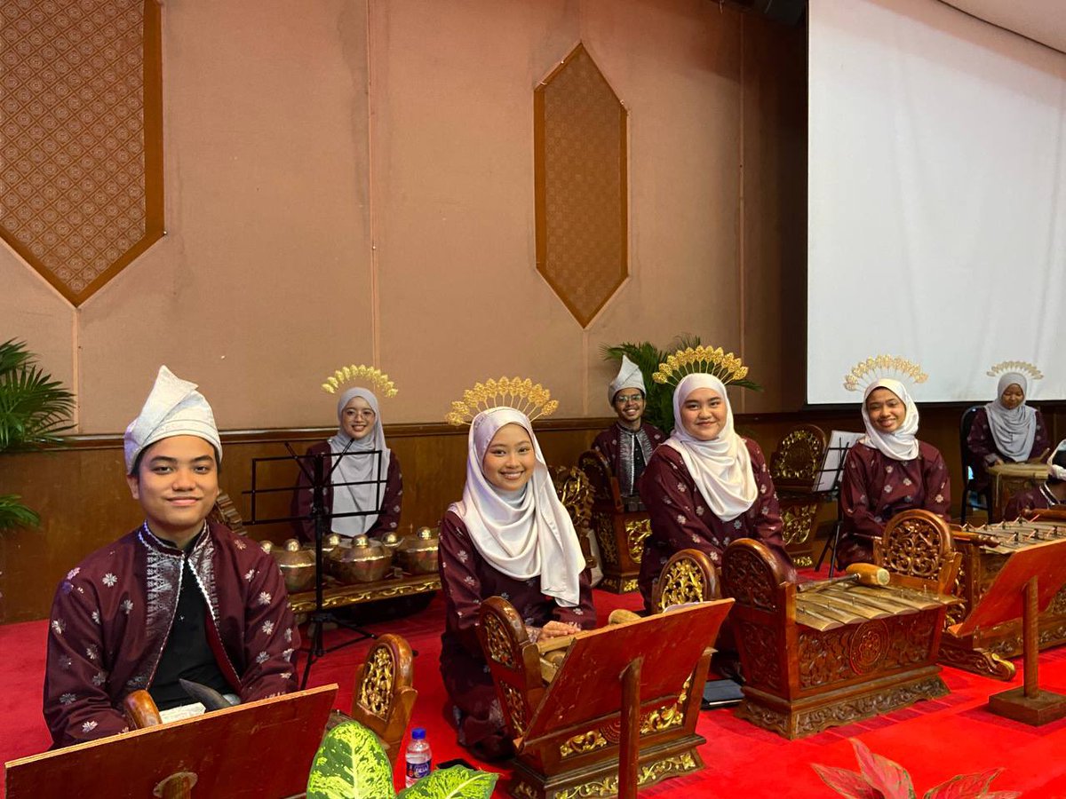 281124 | IUCM Coordination Meeting

IIUM Gamelan Gema Gangsa was honored to perform at the IUCM Coordination Meeting, showcasing the beauty of cultural heritage through timeless Gamelan melodies. 🎶✨ Thank you for this wonderful opportunity! 🤍