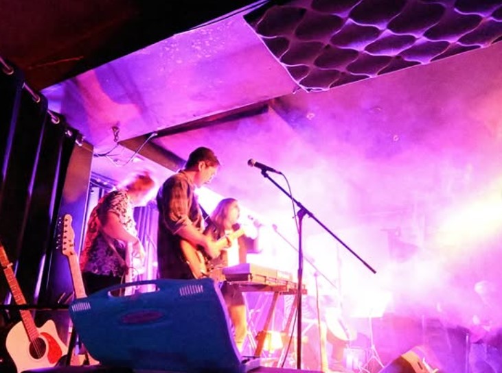 1 WEEK AWAY: Catch The Undercards w/ Oceans Apart &amp; Pickle Wine at Sneaky Dee's on Fri Jan 17! Tickets available at: bit.ly/4gi1px1