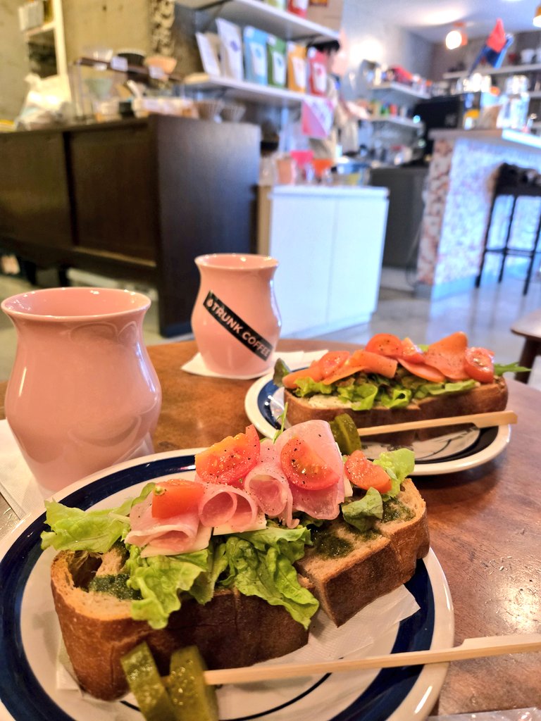mochi_meri_'s tweet photo. トランクコーヒーさんに行ってきました!
豆やら器具やら大量買いした🥰
廃盤で数量限定のドリッパーも買ってきました✨帰宅後に写真あげます☕
色んなお店を知って、美味しい珈琲を飲めて、ほんとかみちぃには感謝感激です🙌✨
#TRUNKCOFFEE https://t.co/BzHYKbaSFE