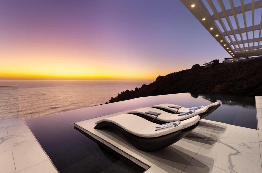 Ash Müller tweet media