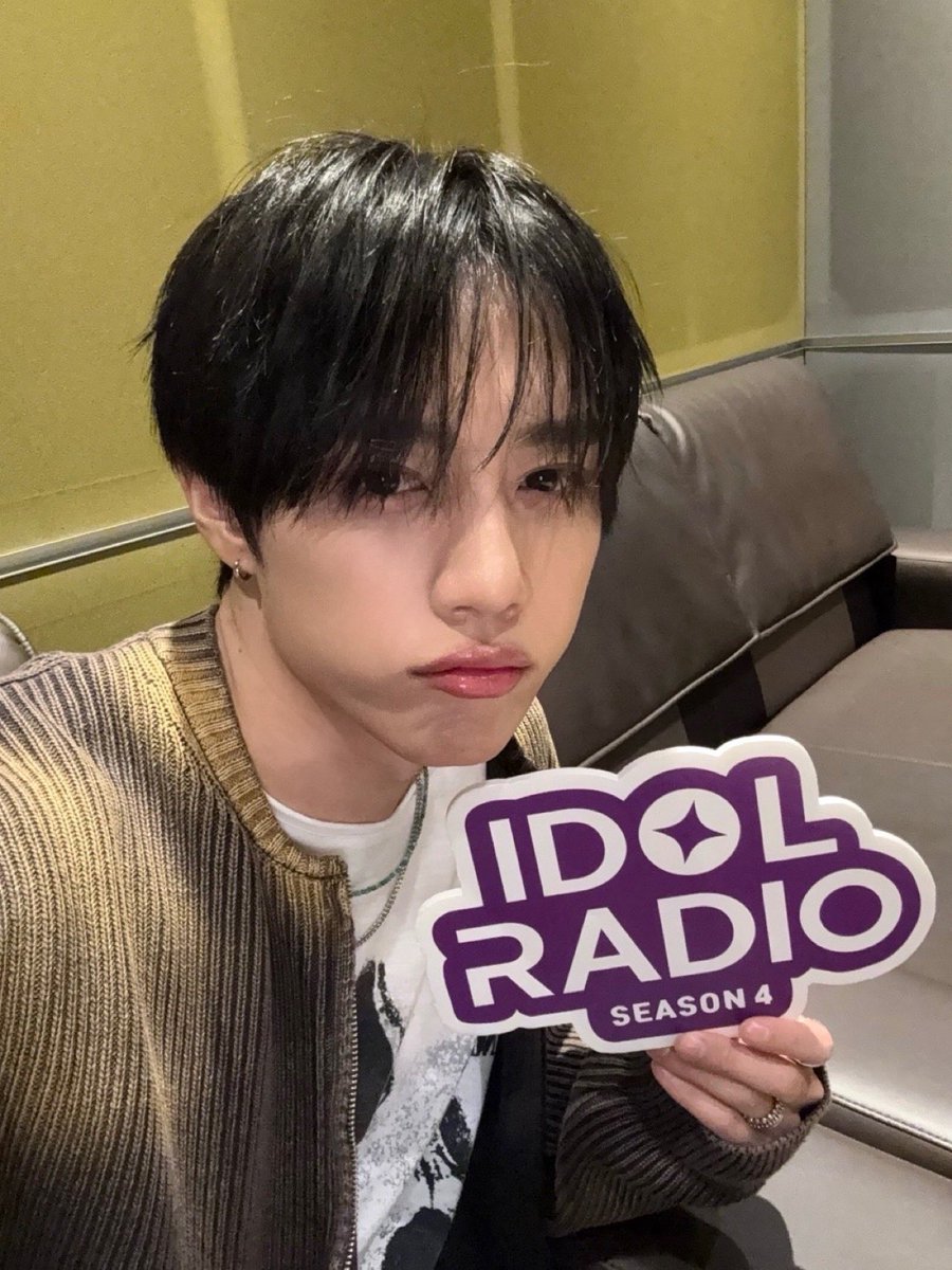 Even without snow, winter’s chill still lingers, babies. So, don’t forget to bundle up in warm clothes and keep a hot pack close—or else, I’ll have to wrap you in a hug to keep you cozy. See you on Idol Radio with Tteondi! 😘