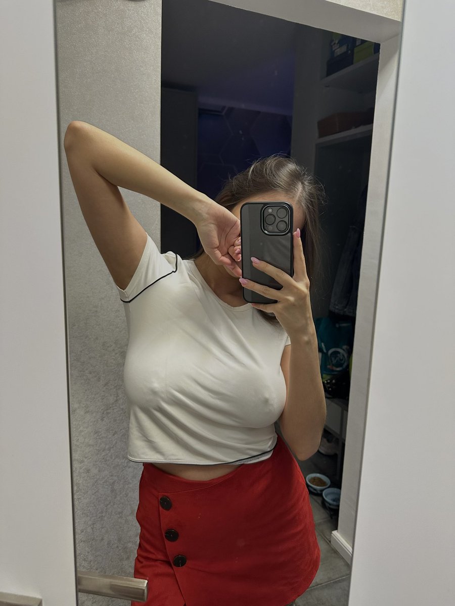 привет с новым годом у меня тут гора салатов давай ты приедешь и трахнешь меня