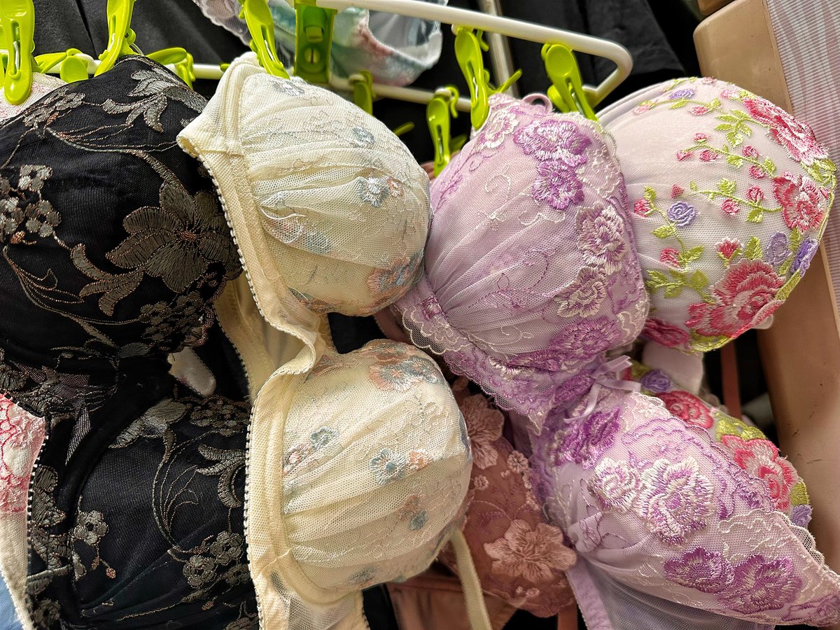 #淘汰內衣
清理一下~庫存~
舊感好有體香 #年前福利價格優惠
給你們好過年~埋在內衣堆裡的快感
懂你們喜愛舊物的美好~

甜甜價

😇~19件起拿一件99元寄出再送一內褲~19✖️99
😇~38件起拿一件95元寄出再送三件內褲~38✖️95
😇~57件起拿一件90元寄出再送七件內褲~57✖️90

體味體香奶罩要洗過告知
內褲原味 https://t.co/Zgk2RXlfU0