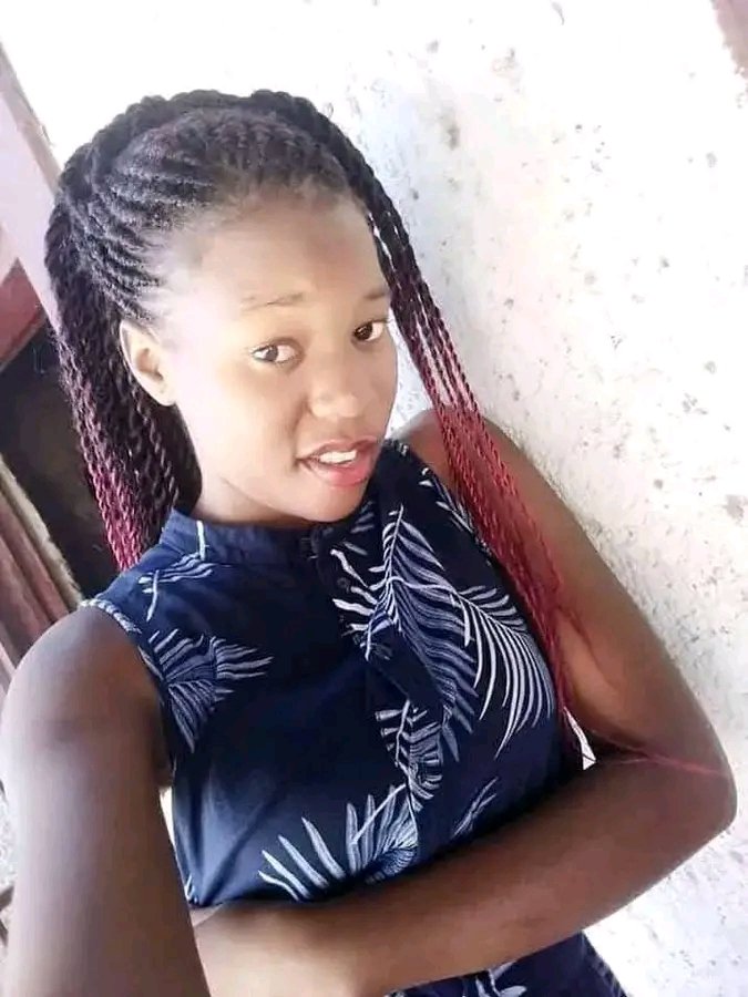 MDNnewss's tweet photo. A 19-year-old woman, Winnie Mashava, has been missing since January 1, 2025. 

According to her family, Winnie accepted an online job offer and was instructed to meet in Sunnyside for transportation. 

Witnesses report seeing her enter a grey car in the area, but she hasn’t been seen or heard from since. 

Her phone was switched off shortly afterward, and the individual who offered her the job has denied picking her up.