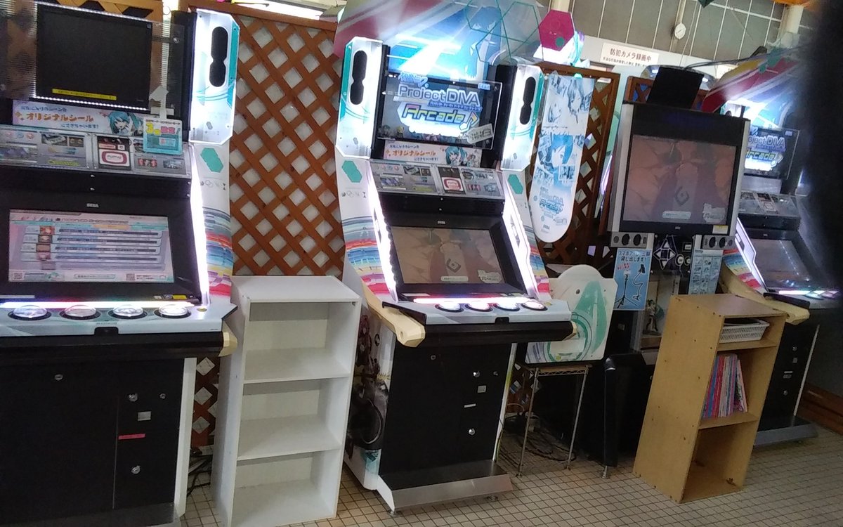 dyverGIKICIsum's tweet photo. 【PORT24幸田店】こちらの「DIVAスペース」は、東海地区のみならず、全国的に見ても『屈指』のクオリティーだと思うんだよな🌠。御無沙汰していた、フォロワーの「猫まんま さん」、「RUNさん」御夫婦と再会を果たせました🌠🌠🌠。 #PORT24 #PDA https://t.co/IYJsuq6TjH