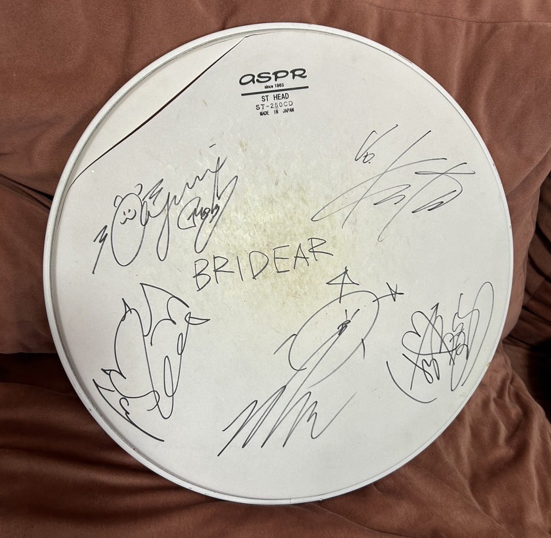 Bridear_info's tweet image. 🎁新春SNSプレゼント祭🎁
『メンバー全員のサイン入りスネアヘッド』を
抽選で1名様にプレゼント！！

応募方法は、
このアカウントをフォローして、本投稿をリポストしてね！
応募期限は、1/7(火) 21:00迄🚨

#BRIDEAR #BRIDEARnewyear