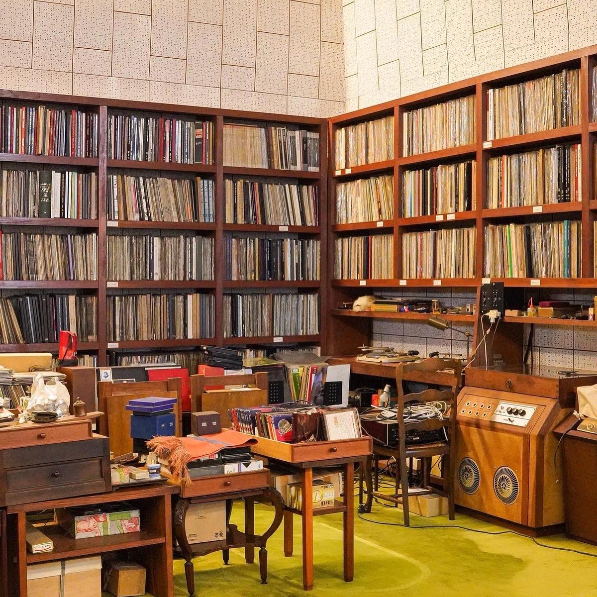 全生新舎は、「全生社」という出版社の歩みを原点に、その文化的試みと