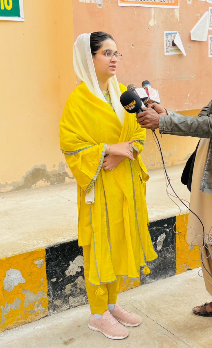 جابر سے لڑی ہوں ہر ایک ظالم سے لڑی ہوں 
منتظر انصاف ہوں اور عدالت میں کھڑی ہوں 

میرے والد صاحب دادا اور چچا جان کے قتل کیس کی سماعت ہوئی   الحمداللہ انویسٹیگیشن آفیسر کو بلانے کی درخواست عدالت کی جانب سے منظور کرلی گئی شنوائی 11 جنوری تک ملتوی کی گئی 
بیشک  خدا کی ذات ظالم سے