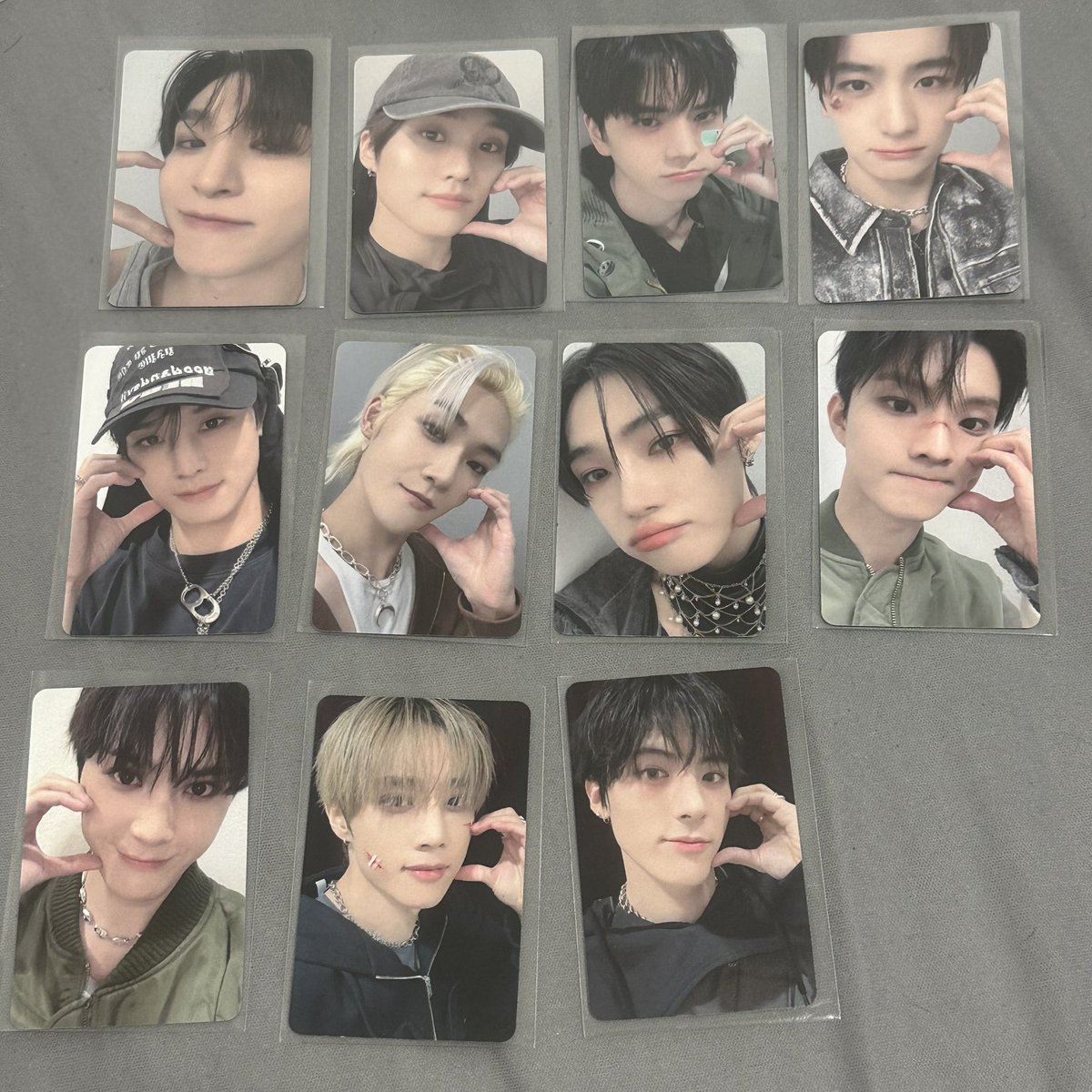 WTS THEBOYZ Minirecord POB

1set - RM52 included postage 
YH HJ JY SW - RM6
Q ERIC - RM5
SY JACOB KEVIN NEW HAK - RM4

postage eta - next week

#pasartbz #pasartheboyz