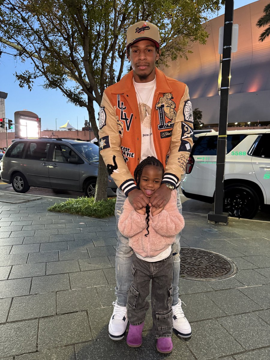 My niece been on my mind a lot lately because she such a blessing. Lol man the way she make my family act when she around is so funny😭 she been such a blessing.