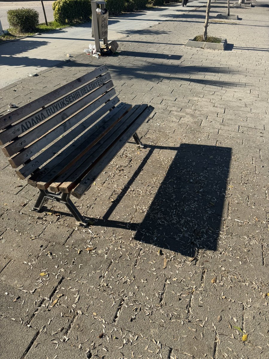 sedaipekdc's tweet photo. @Adana_Bld Bu görüntüler maalesef dün Adnan Menderes yürüyüş yolundan.Lütfen insanların nefes alacağı,çocukların kaldırımda rahat yürüyeceği bir yer olması için mangal yasaklanmalı ve yürüyüş yolunda motorsikletli araçların geçmesi yasaklanmalı ve temizliğe önem verilmeli https://t.co/ASaa8pNTH3