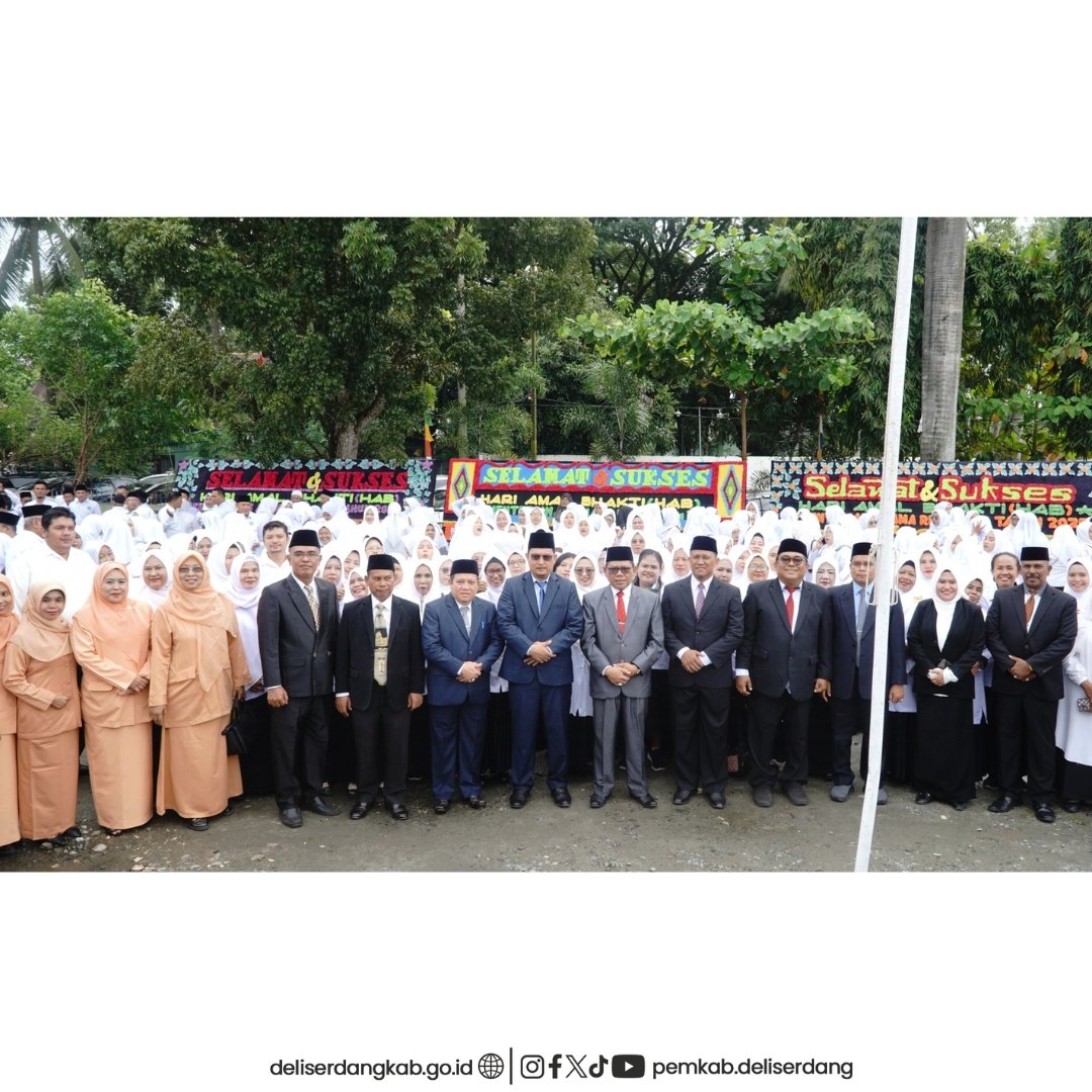 Pj Sekretaris Daerah Kabupaten Deli Serdang, Dr Drs Citra Effendi Capah MSP membacakan pidato tertulis, Menteri Agama Republik Indonesia, Prof Dr KH Nasaruddin Umar pada Upacara Peringatan Hari Amal Bakti (HAB) ke-79 di halaman Kementerian Agama Deli Serdang, Jumat (3/01/2025).