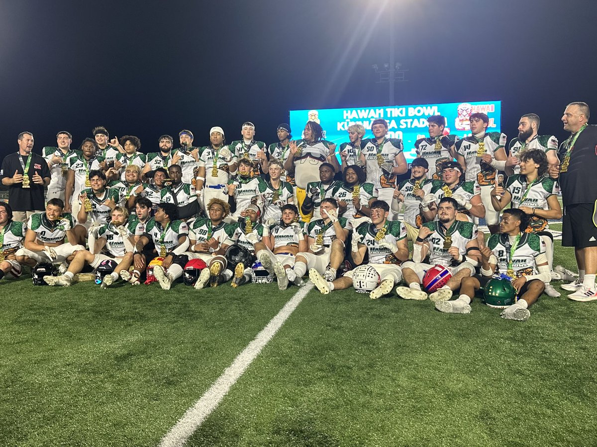 lukelahicks8's tweet image. Blessings from the man above to be able to participate in the @HawaiiTikiBowl . Thank you to @FillippSAU & for this memorable opportunity. ag2G🙏🏽
@Kaimuki_Fb @xTheDPGx @CoachMoses_PAD @iminlii @ADYoshikawa @Coach_Taura