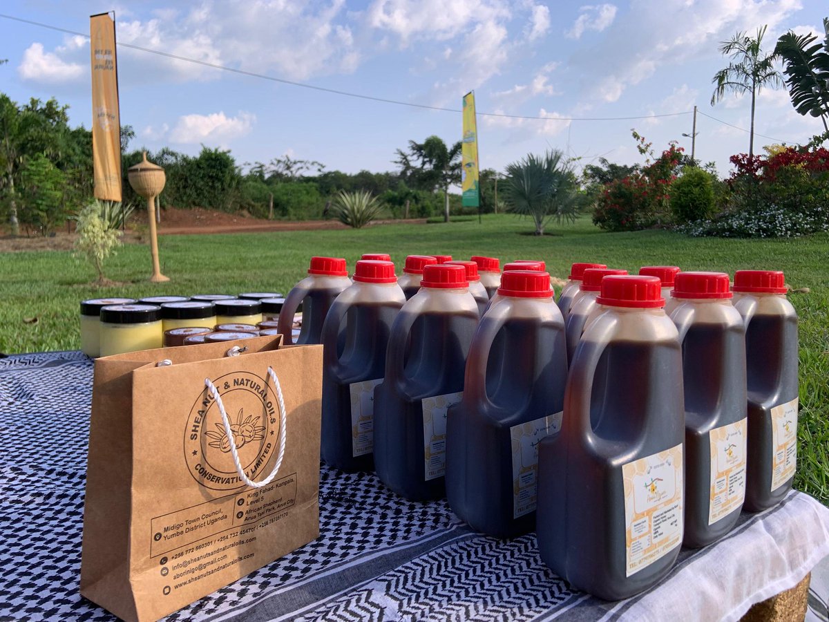 LoneWalker_256's tweet image. Kickstart the year 2025 with nature’s best for the whole family! 🍯✨ 

Asali Nzuri Organic Honey for sweet, healthy moments &amp;amp; Premium Nilotica Shea Butter for glowing skin and hair care. 100% ORGANIC and SAFE for the WHOLE FAMILY 🌿 
#NaturalGoodness #FamilyEssentials #OVA