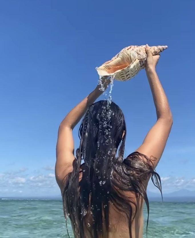 supermoongirl9's tweet photo. venus just entered pisces, the sign of her exaltation 🌹

this about genuine feelings and showing what's within your heart, about having faith and staying open to love. you deserve to be cherished, you deserve the whole world. be generous and compassionate. be kind when you can. https://t.co/av2X3o4cGG