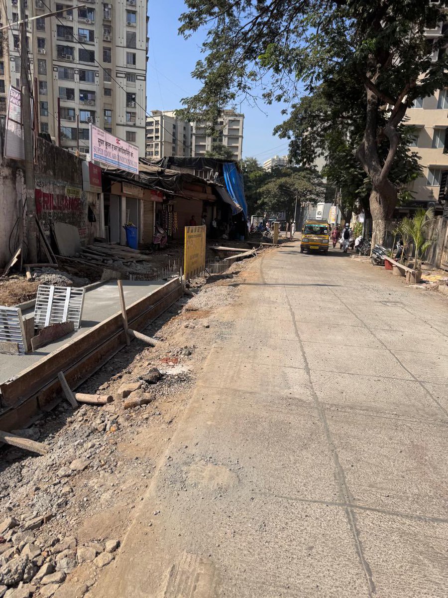 yoursmsb's tweet photo. Road work in progress since last 1 year. Severe problem of traffic and dust, pollution due to negligence of contractors and no quality control from ward office. Location - Aqsa Masjid Road, Next to MTNL, Off SV Road, Jogeshwari West, KW Ward, Mumbai - 400102. https://t.co/eX7GswvaKc