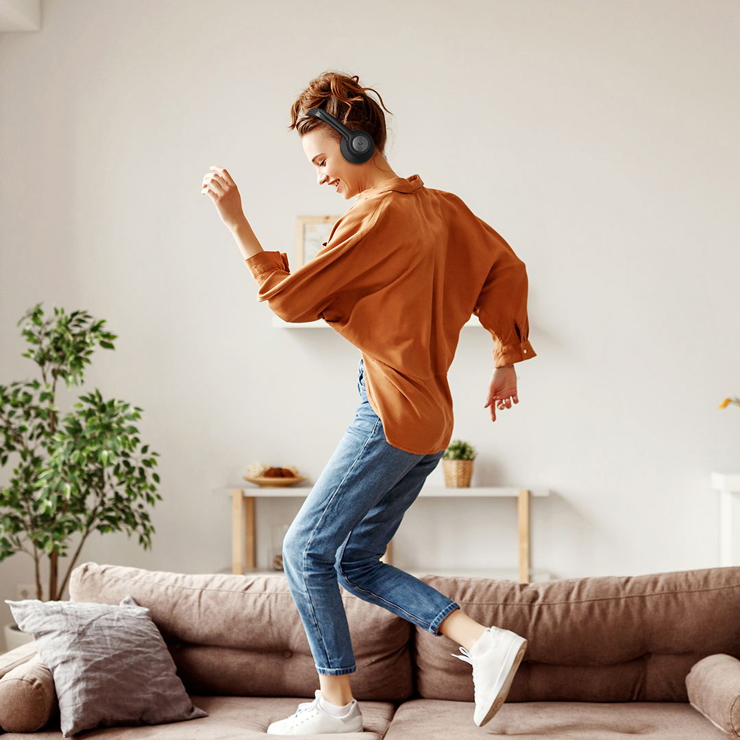 GEARit_Official's tweet image. Dance away the winter blues! ❄️🎶 With the Wireless Bluetooth Headset with Microphone, enjoy crystal-clear audio and seamless connectivity.

Order now- gearit.com/products/wirel… 

#GEARit #WinterVibes #BluetoothHeadset #CrystalClearSound #StayConnected #MusicLovers