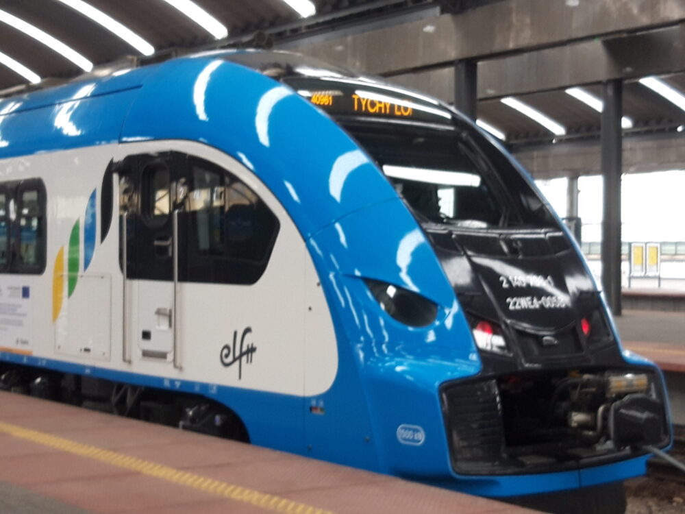 Koleje Śląskie testują nową aplikację. Pasażerowie kupią bilety 30% taniej #Katowice infokatowice.pl/2025/01/03/kol…