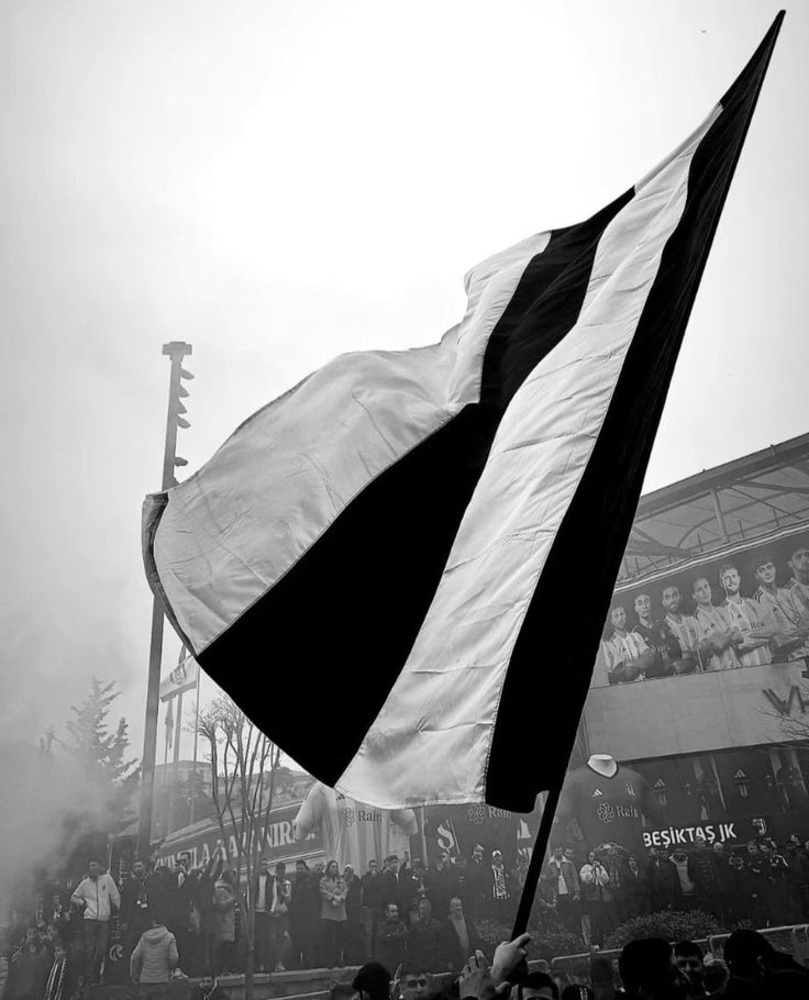 Eaglemedia__'s tweet photo. Hadi Hisset, Bu hislerimi...

📢 Bugün #BeşiktaşınMaçıVar https://t.co/KYpp8sE83f