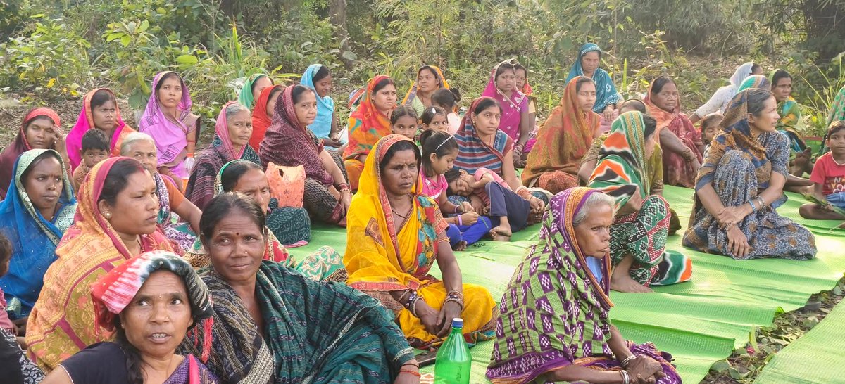 अदानी हर जगह प्रकृति का विनाश कर रहा है अपने मुनाफे और लालच के लिए । यह तस्वीर छत्तीसगढ़ के ही रायगढ़ जिले की है जहां महाराष्ट्र सरकार के संयुक्त उपक्रम महाजैंको को कोल ब्लॉक का आवंटन किया गया था।  इस ब्लॉक को राज्य की भाजपा सरकार ने MDO अनुबंध से अदानी समूह को सौंप दी ।
 पिछले
