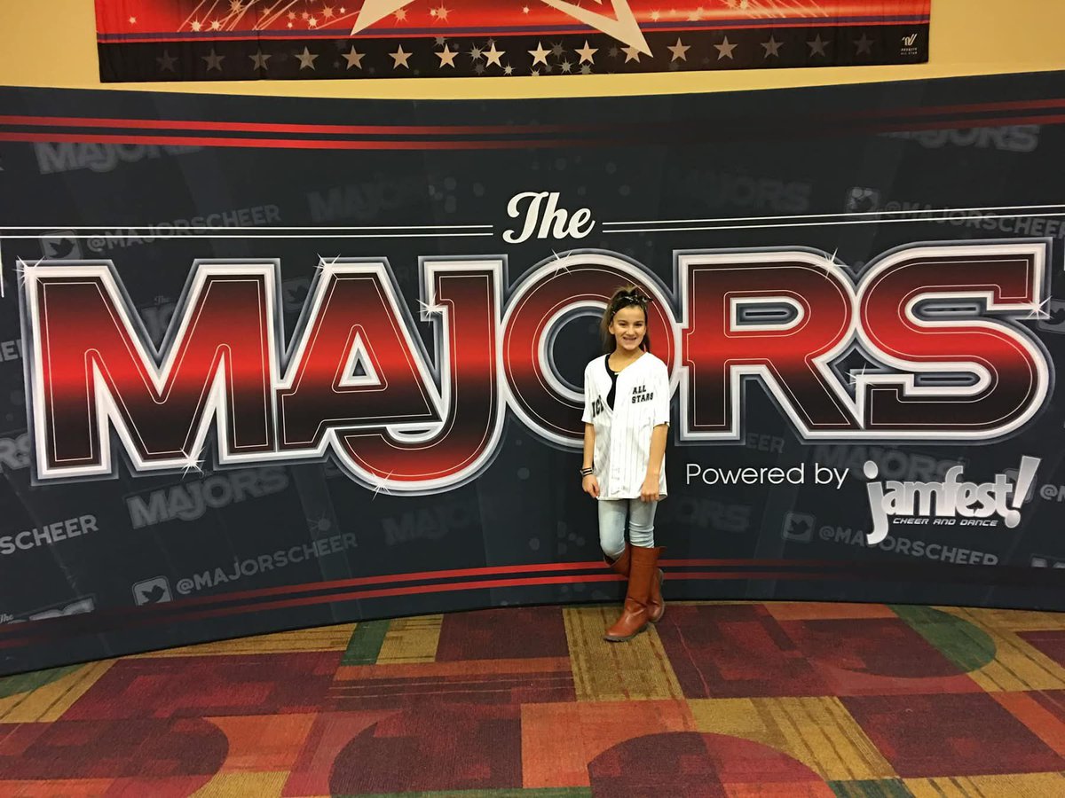 iceadelyn's tweet image. To the little girl that dreamed of taking the majors floor… In 2 weeks your dream comes true! ✨🙌🏻💗
@MAJORScheer @icegoldengirls #makinghistory