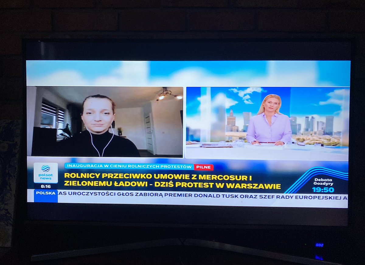 farmer_pl's tweet photo. .@dyba_iwona tłumaczy na antenie @PolsatNewsPL, dlaczego dziś rolnicy znów wyjdą na ulice Warszawy. https://t.co/6BwZL9NacZ
