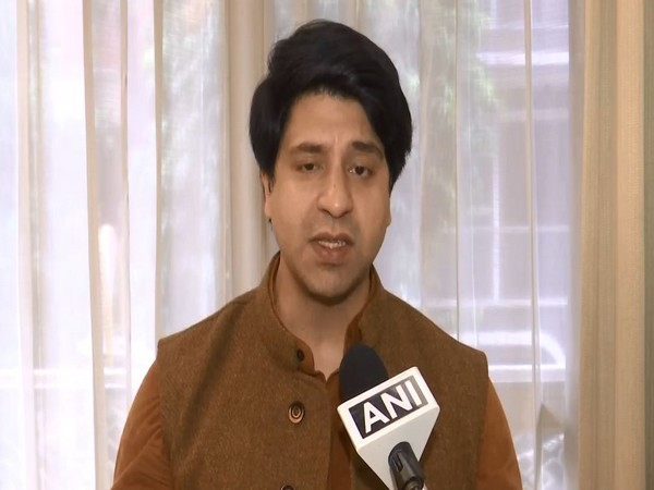 ani_digital's tweet image. &quot;Khata khat loot model of Congress&quot;: BJP&apos;s Shehzad Poonawalla slams Karnataka govt&apos;s decision to hike bus fare

Read @ANI | Story aninews.in/news/national/…
#Siddaramaiah #busfarehike #Congress #Karnataka