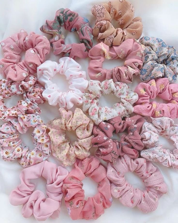 yoursweetpeachy's tweet photo. Scrunchie🎀

#aesthetic #cewek #ferditayfur #GranHermanoAr #LingOrm #srchafreen #ViratKohli𓃵 https://t.co/g6PG8uKKww