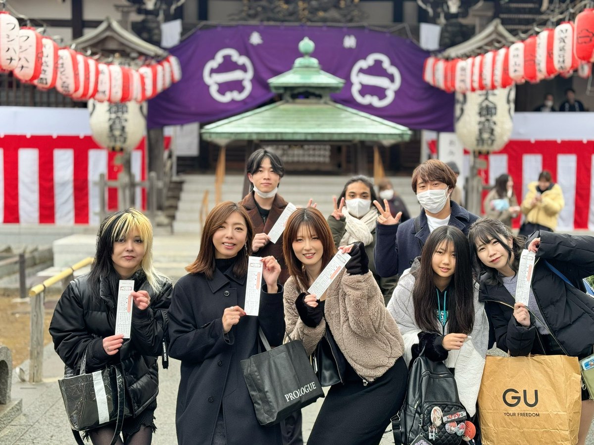 melisa_ohashi's tweet photo. 事務所の人たちと初詣行ってきた🎍

おみくじ引いたら吉だった💫 https://t.co/4t46YFZhnd
