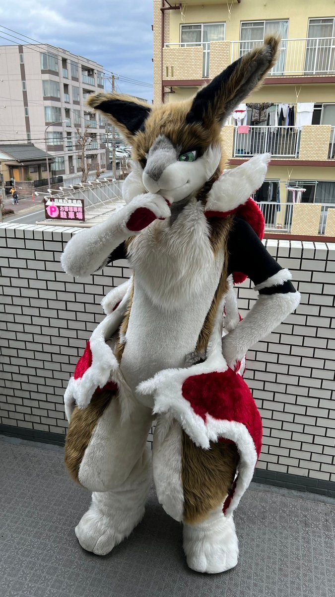 QLB_R's tweet photo. ケモ納めしてました✨
ケモ名：ジュラ
性別：♂
種族：サイバーダイナソーラビット
設定：
現多元宇宙の中で都会よりの宇宙の主銀河で王様やってるらしい。
（でも優しすぎる性格なのでお飾り）
脇腹が弱い https://t.co/63BnzLI0Pg