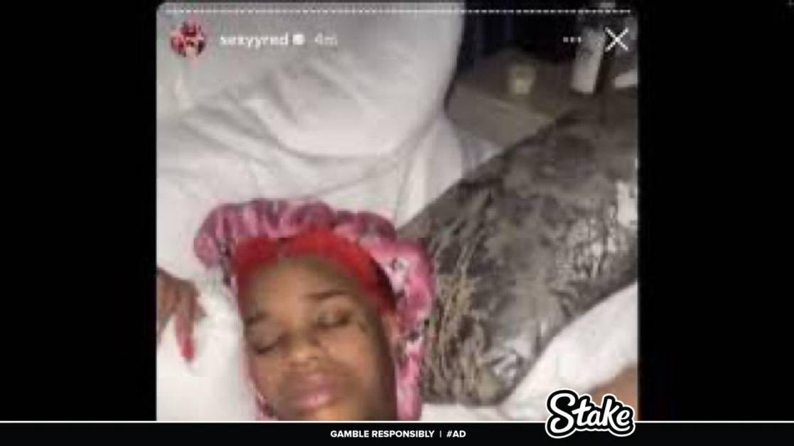 twin_abena's tweet image. Most Embarrassing moments of celebrities caught on camera 😭😭

A Thread:🧵