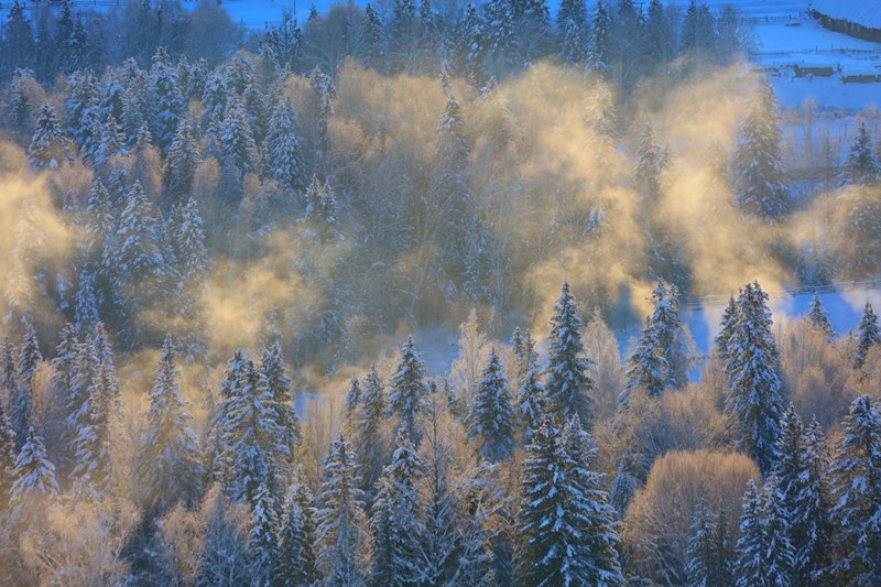 Nestled in the heart of Xinjiang's #Burqin County, the picturesque Hemu Village is a winter wonderland! Surrounded by majestic mountains, its snow-covered rooftops 🏔️, meandering streams ❄️, and curling plumes of smoke 🌬️ create a serene, dreamlike setting. Renowned as a "Paradise for Photographers" 📸, every corner offers magical inspiration.

Ready to capture your winter dream? 🌟
#HemuVillage #WinterWonderland #XinjiangBeauty #ExploreChina
@ExploreXJ @FactsInXinjiang @Visit_Xinjiang