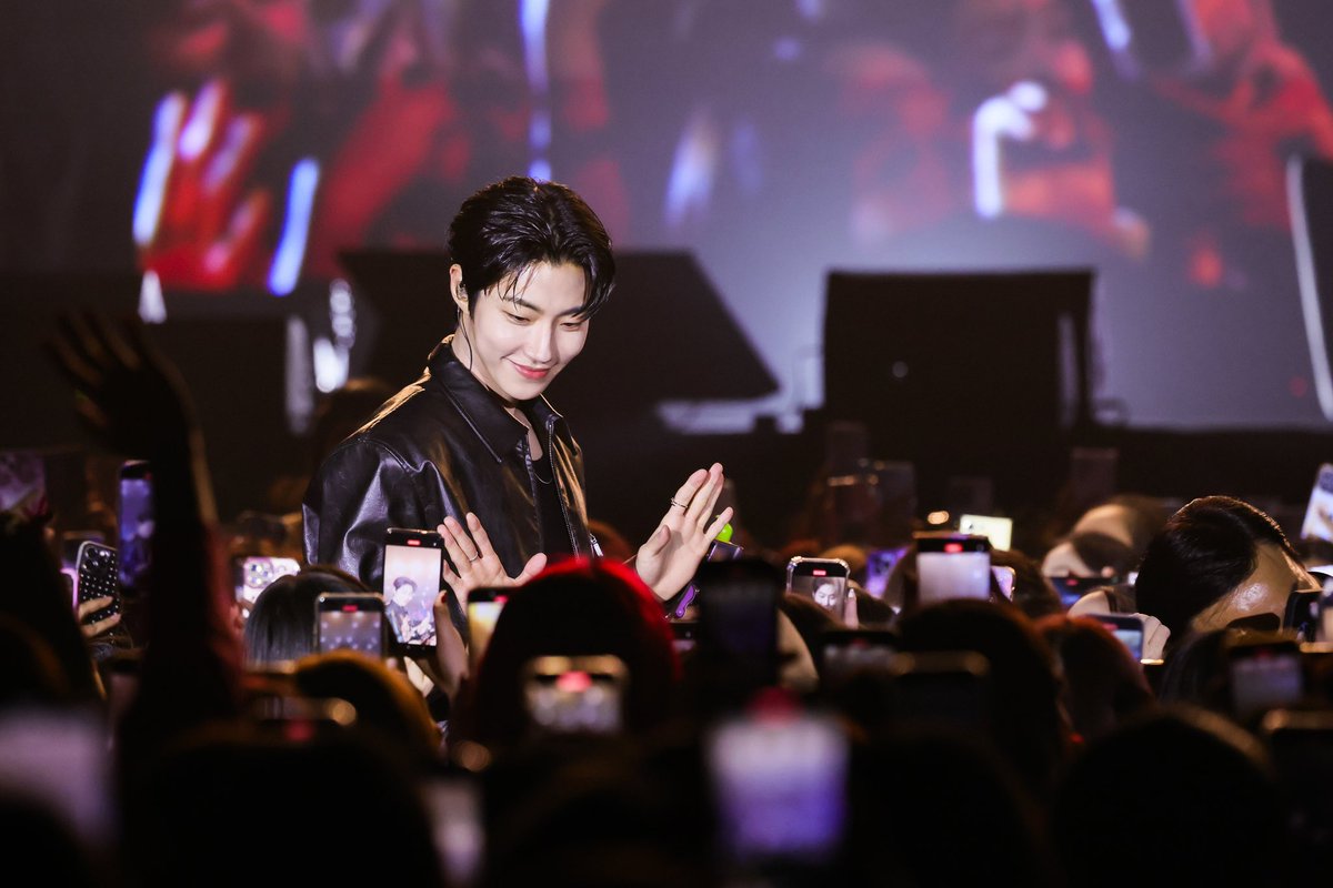 SOLEUENT's tweet photo. เก็บตกบรรยากาศน่ารักๆ ใน  HWANG IN YOUP FANMEETING TOUR [IN LOVE] in BANGKOK 🇹🇭
ขอขอบคุณไฮลี่ทุกท่านที่มาร่วมฉลองส่งท้ายปี ไปกับฮวังอินยอบ และ Sole U ค่ะ หวังว่าจะได้รับการสนับสนุนอย่างอบอุ่น จากแฟนๆในโอกาสต่อไป 

GROUP PHOTO สามารถ ดาวน์โหลดได้แล้วที่: https://t.co/R3rRLJG69p
ตั้งแต่วันนี้ จนถึง 31 มกราคม 2568 เวลา 23.59 น. (GMT+7)

Check out your photos at: https://t.co/R3rRLJG69p
until at 31 January 2025 11:59 P.M. (GMT+7)

ติดตามข้อมูลข่าวสารได้ที่
FB/IG/X : SOLE U ENT
#HIY_IN_LOVE_BKK
#IN_LOVE #HWANGINYOUP #황인엽
#KNSTUDIO #ACCOMPANY #SOLEUENT