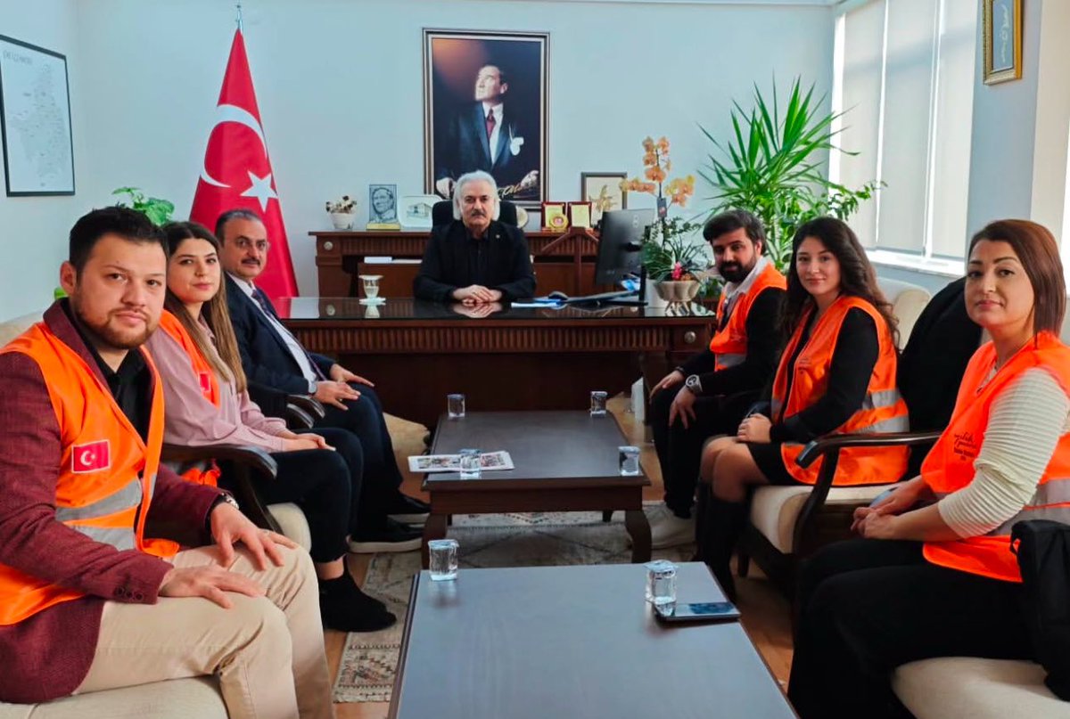 İlçe Kaymakamımız Sn.Ali Akça'yı, İyilik Peşinde Yardım Derneği Yönetim Kurulu olarak ziyaret edip çalışmalarımız hakkında bilgilendirme yaptık.

Kaymakamımıza daveti için teşekkür ederiz.
 
İyilik peşinde Söke'nin her yerinde mücadele etmeye devam edeceğiz.
 <a href="/_AliAkca_/">Ali Akça</a>