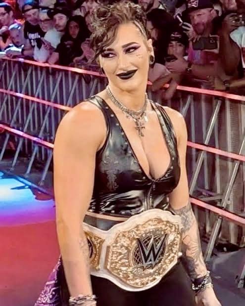 yuderon1's tweet photo. エルバフの巨人の多くが
プロレスラーの名前が由来だけど

リプリー先生の名前の由来だと思われる
女子プロレスラー界、最凶王者
リア・リプリーさんカッコいいし
かわいい https://t.co/Cf99wkVtXD