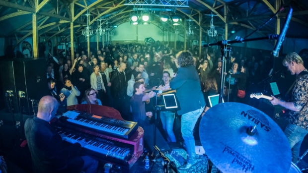 Succesvolle Live 2000 in Hilversum: ‘Indrukwekkende tributes en unieke optredens’ -  hilversumsnieuws.nl/l/348871