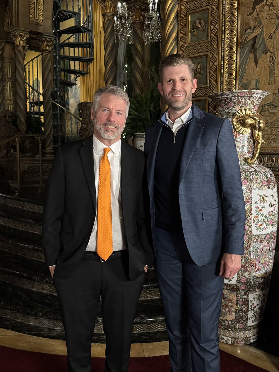 🇺🇸 Eric Trump, fils de Donald Trump, a rencontré Michael Saylor et  déclare sur Twitter : « Deux amis, une passion : Bitcoin 🚀 ».