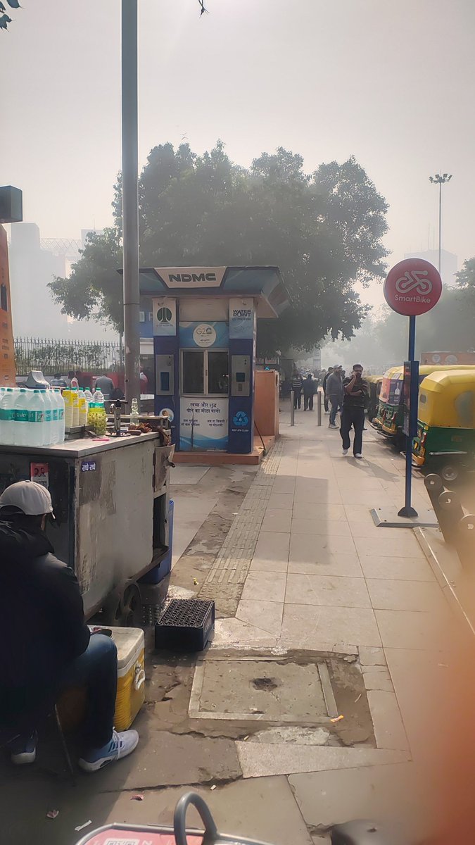 Avhi20's tweet photo. Why this NDMC water booth is closed still 2 pm noon ist daily routine @MCDdelhi @AamAadmiParty @DelhiJalBoard https://t.co/0kpxgNErW6
