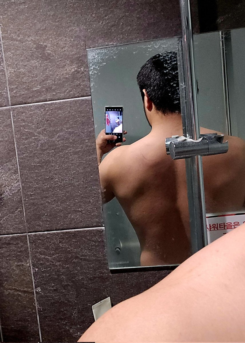 ㄱㅊㅅ
곧 33살에 
특징이라곤 걸그룹 ㅇㅕㅈㅏ친구 를 많이 좋아하는것 뿐인...
키185에 몸무게105, T 남자놈

아 술 마시는거랑 헬스장 가는거 좋아하는데 쓰레기 줍다 디스크 새나와서 둘 다 잠깐 쉬려구요

생각보다 잡덕이니 편하게 맞팔은 멘션 또는 디엠 주세요🥰