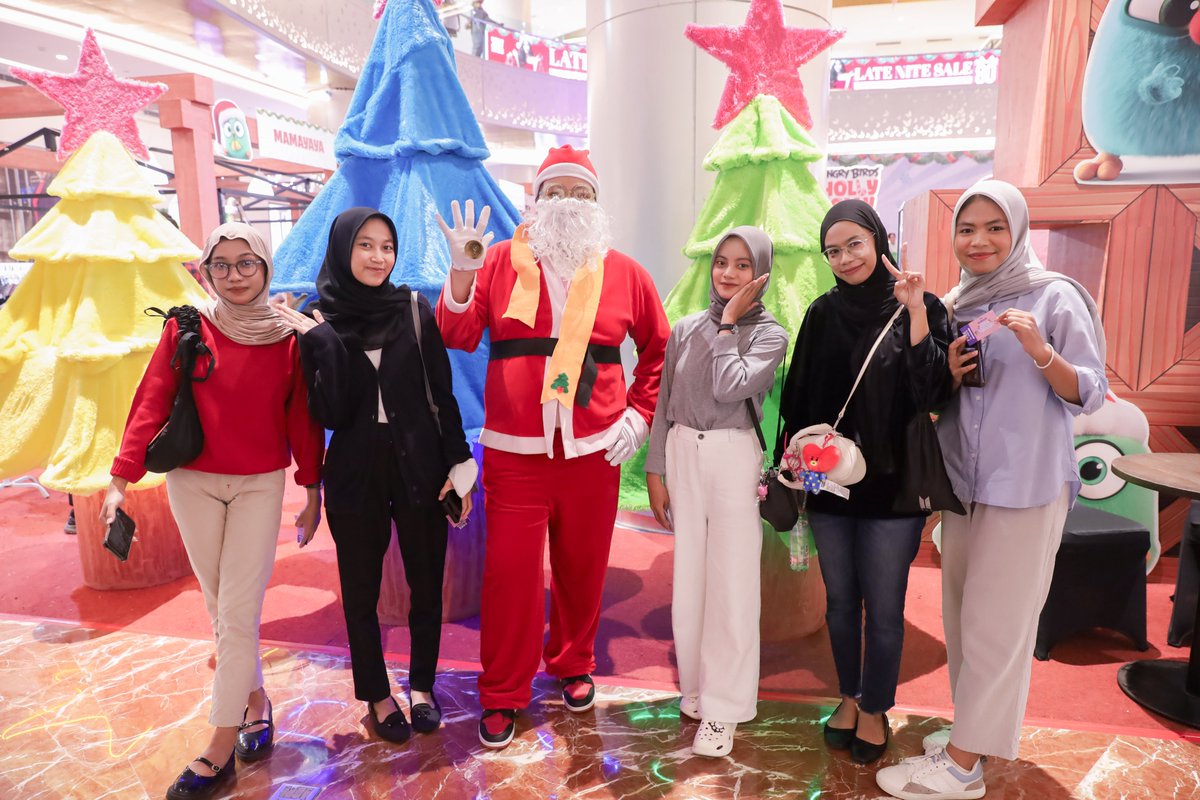 selfietimeid's tweet image. Siapa nih yang kemarin dateng ke 'GROOVE &amp;amp; SING PARTY' Selfie Time di TSM Cibubur?😆

Ada games, dance performance, random play dance, hingga noerabang! Seru banget kan, jangan lupa buat abadikan keseruan kalian dengan foto di Selfie Time
 
#selfietime #noraebang #randomplaydance