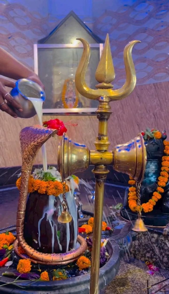 भक्ति में है शक्ति अपार,
शिव नाम से मिटे हर विकार।
हर हर महादेव🙏🏻🙏🏻🙏🏻
