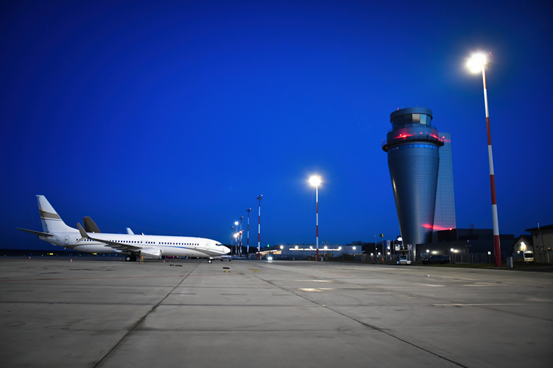Katowice Airport: Pijacka bójka między Gruzinami i Ukraińcem w samolocie #Katowice infokatowice.pl/2025/01/03/kat…