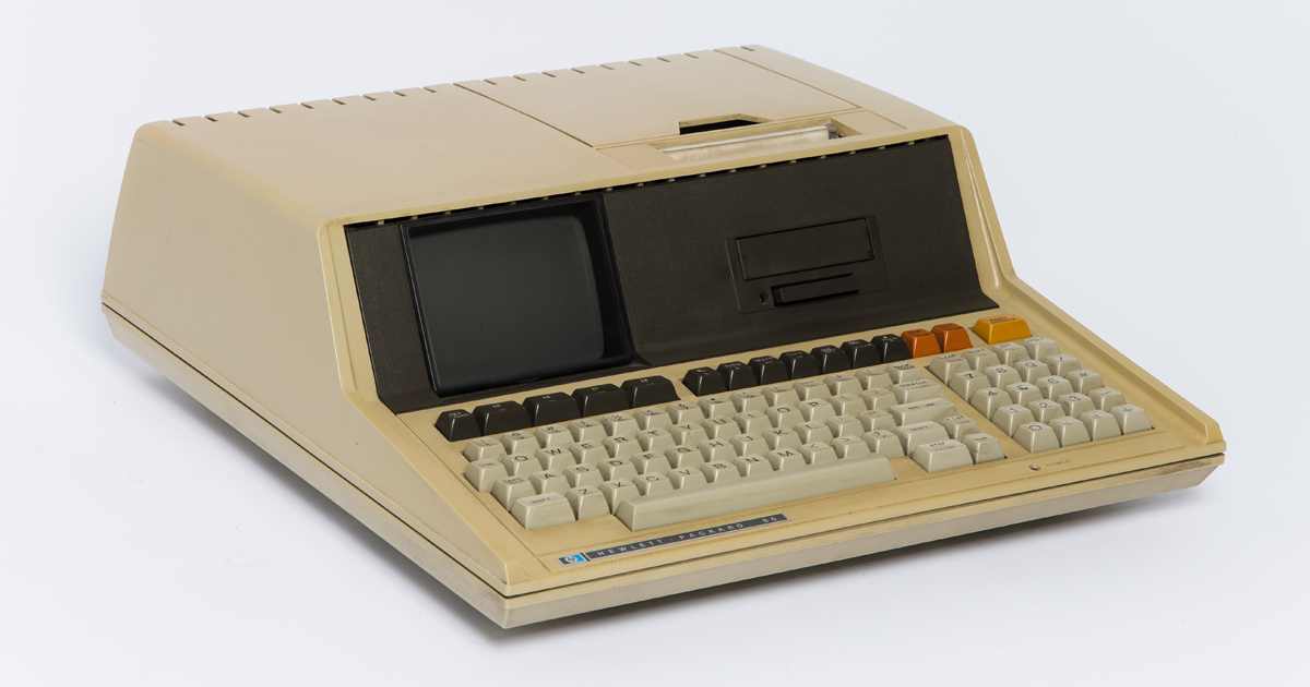Mit dem HP-85 betrat Hewlett-Packard den Markt der hochwertigen Acht-Bit-Rechner. Vor 45 Jahren erschien der Personal Computer für Profis, der sich durch die HP-typische hochwertige Qualität wie auch einen stolzen Preis von 8.000 DM auszeichnete. blog.hnf.de/hp-85-personal…