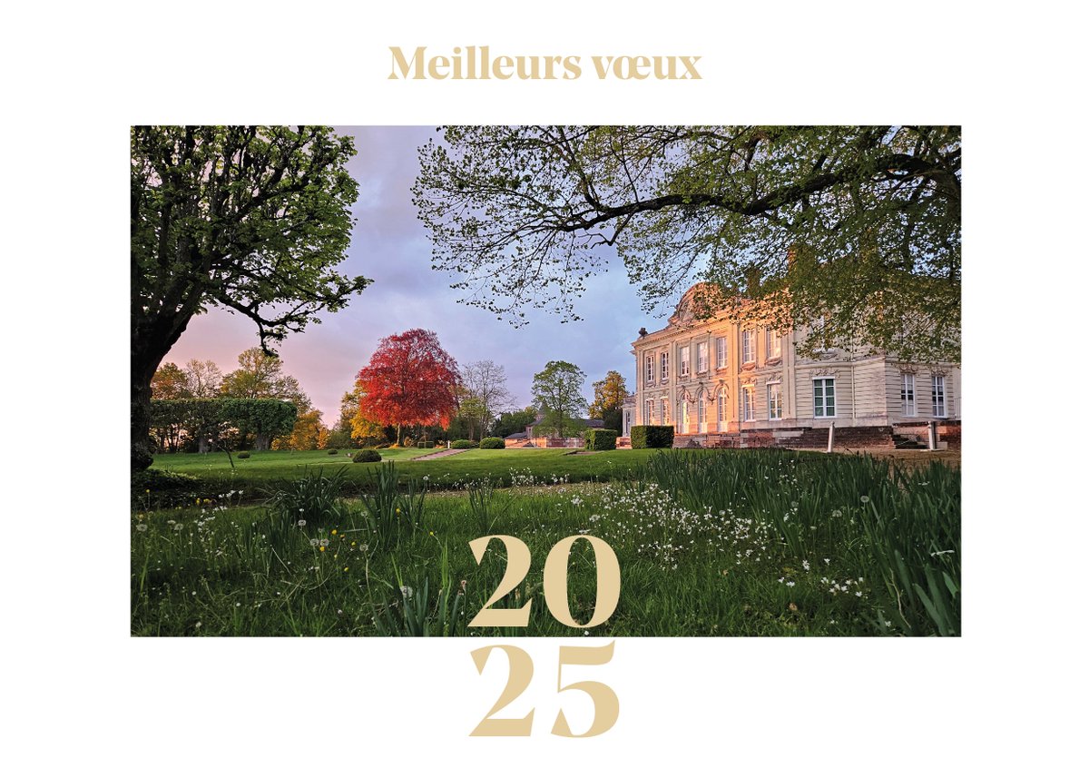 ✨La Demeure Historique vous adresse ses meilleurs vœux pour l'année 2025. 
Que le #patrimoine habité et vivant reste un conservatoire de  #biodiversité et continue d’œuvrer pour le #développementdurable !

📸Château de Craon ©Séverine de Guébriant