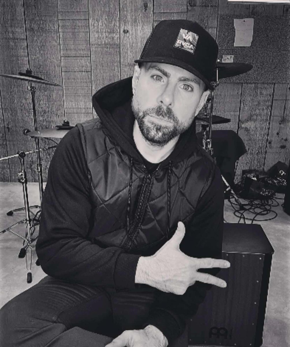 I'm working late, 'cause I'm a singer !! Happy Friday!! <a href="/council_band/">Council Band</a>

#singer #singersongwriter #artist #fridayvibes #council #new #fyp