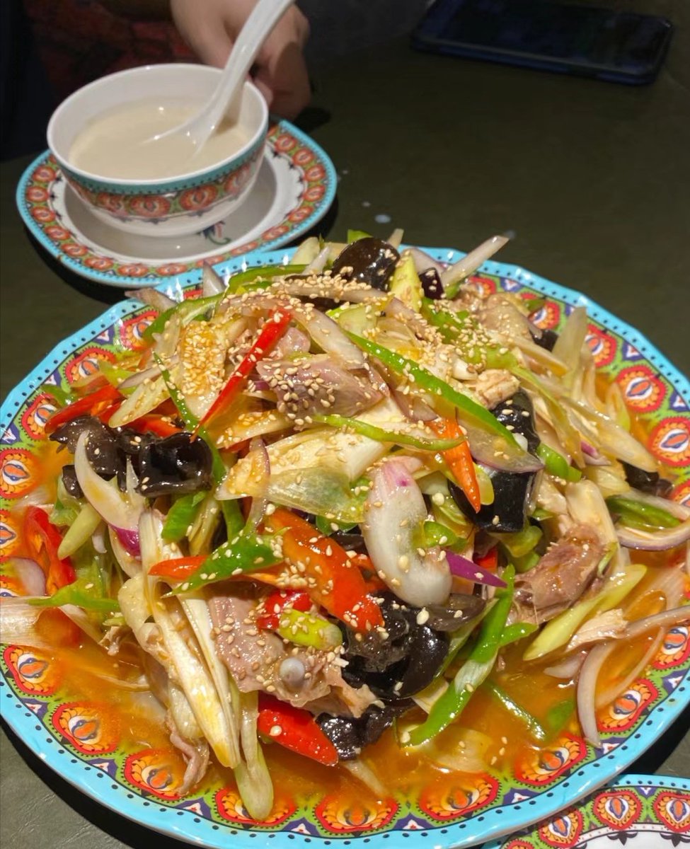 吃椒麻鸡吗？又麻又辣停不下来那种。 #Xinjiang